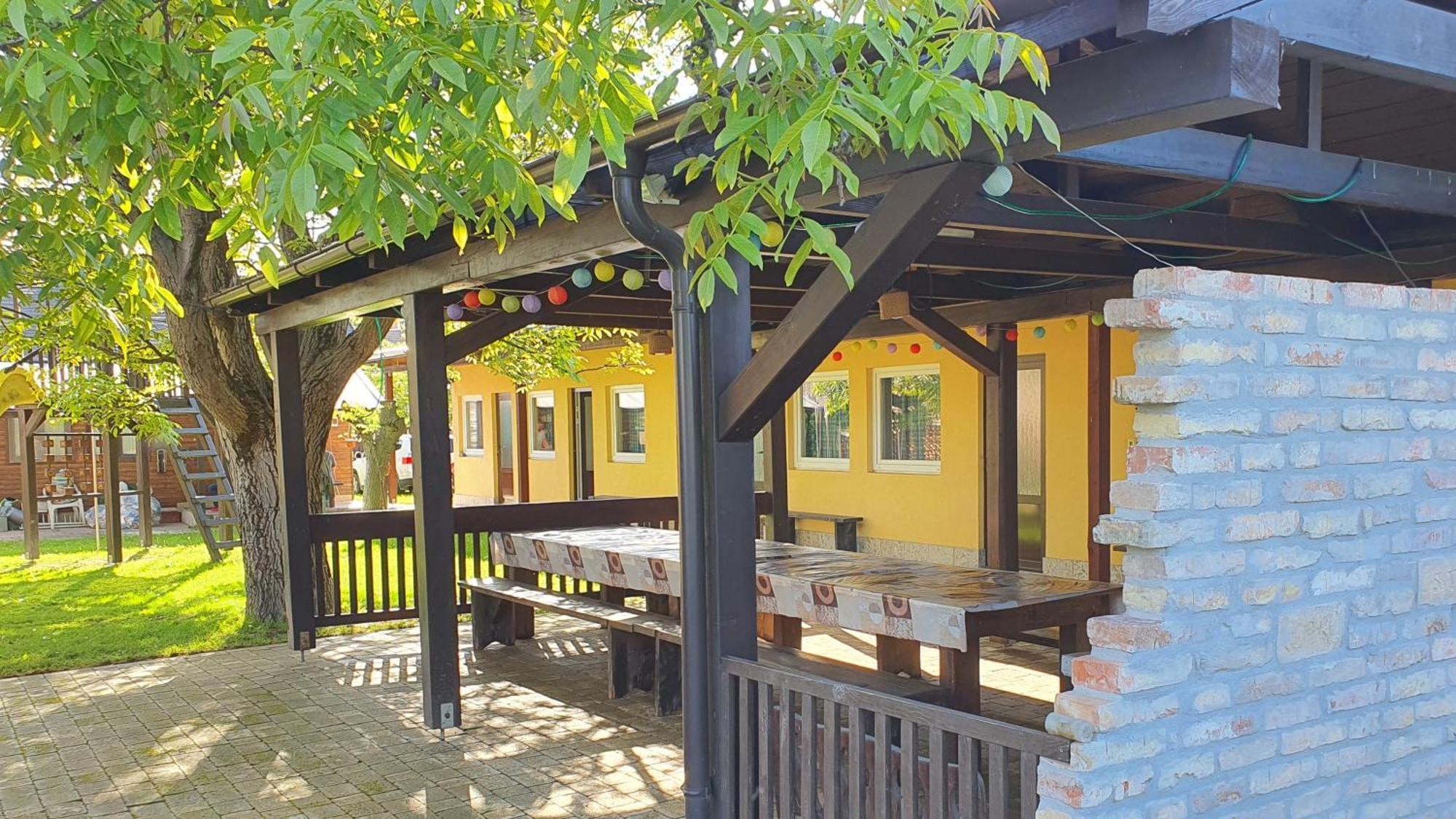 Penzion Koliesko Hotel Veľký Meder Bagian luar foto